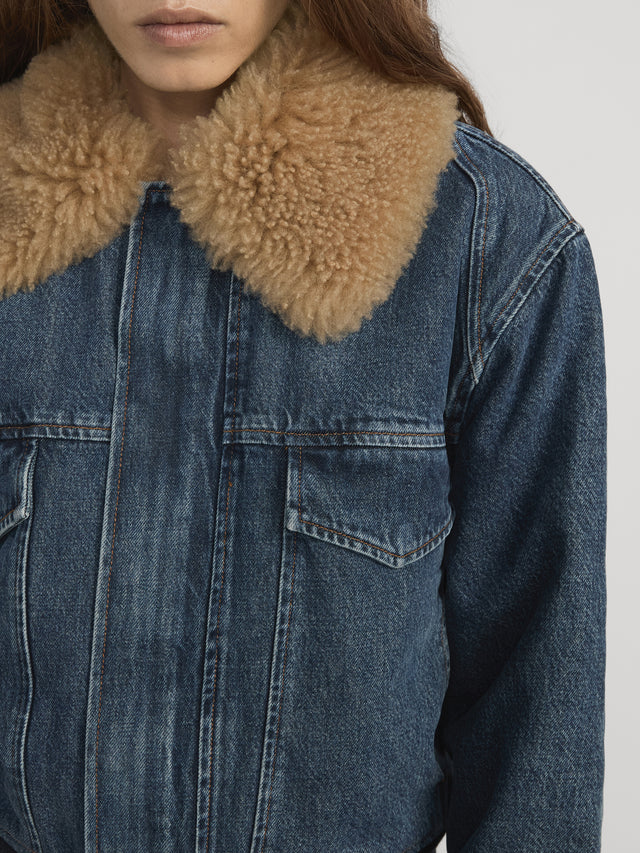 From the brand Frame Women's The Shearling Aviator Jacket in Motion - abigail fashion