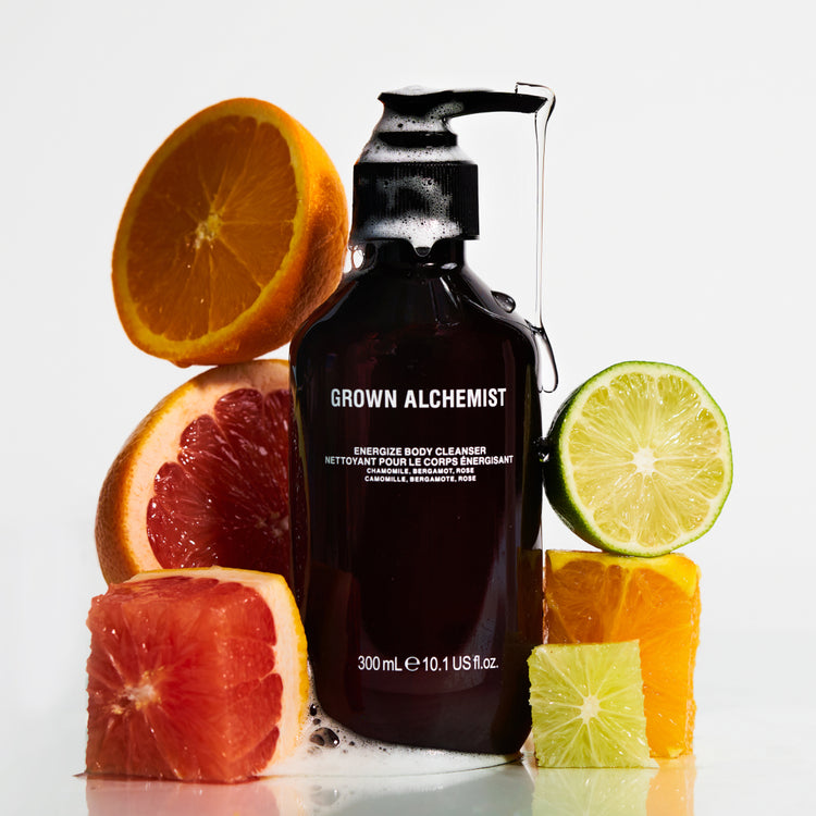 From the brand Grown Alchemist Unisex Energize Body Cleanser in 500ml - abigail fashion