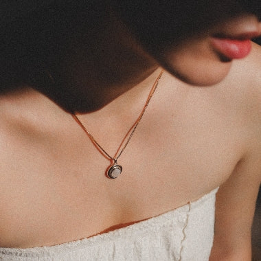 From the brand Lolo Jewellery Women's Petra Necklace in Moonstone - abigail fashion