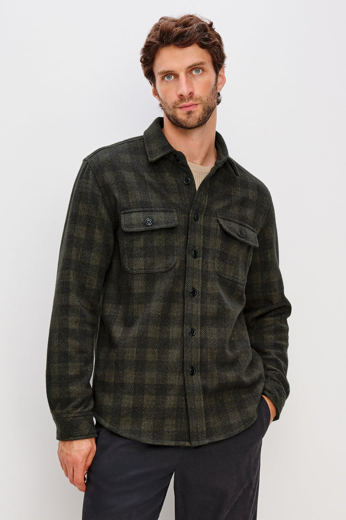 From the brand Rails Men's Alder Shirt in Onyx Surplus - abigail fashion