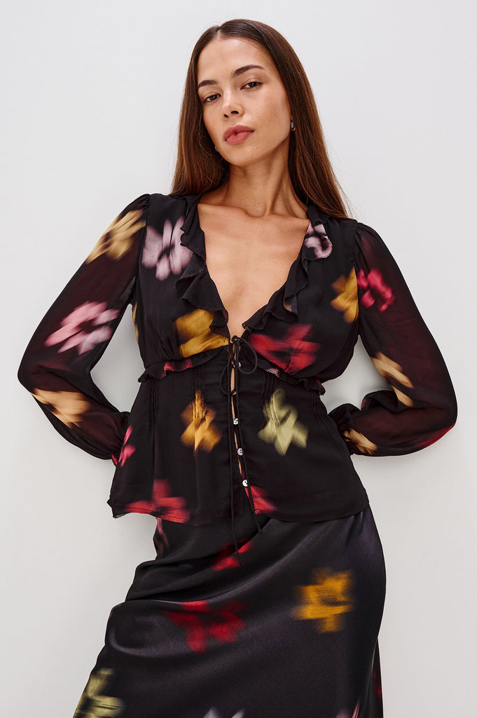 From the brand Rails Women's Alixa Top in Onyx Blurred Floral - abigail fashion