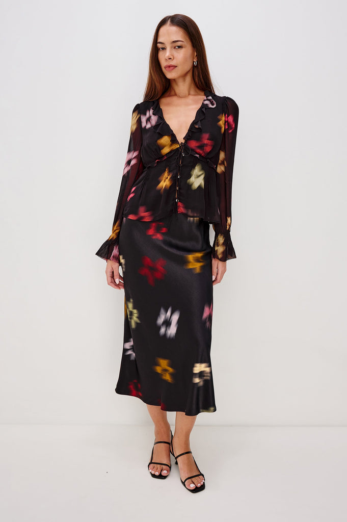 From the brand Rails Women's Alixa Top in Onyx Blurred Floral - abigail fashion