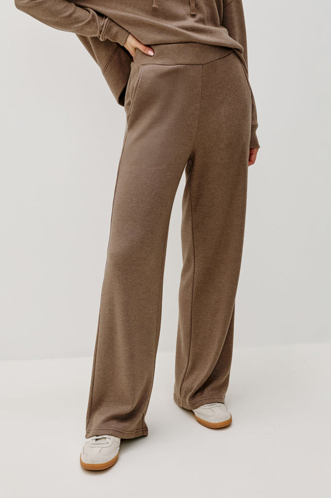 From the brand Rails Women's Ellery Sweatpant in Heather-Latte - abigail fashion
