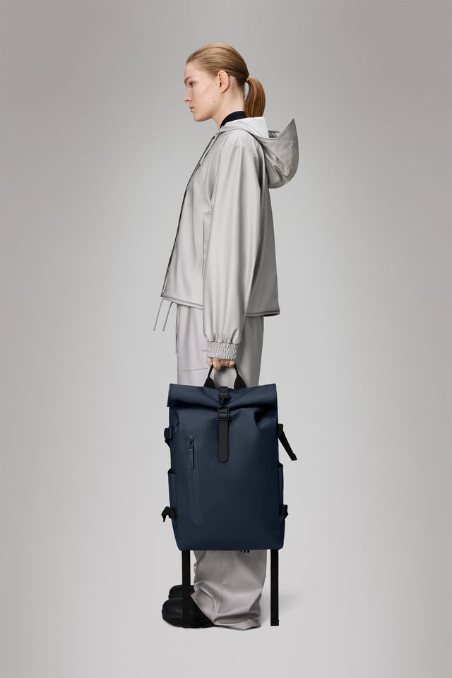 From the brand Rains Unisex Rolltop Rucksack Large W3 in Navy - abigail fashion