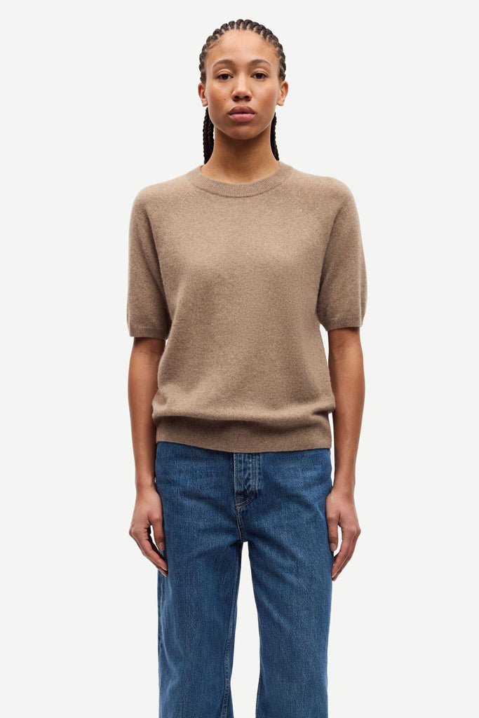 From the brand Samsøe Samsøe Women's Saboston T-Shirt in Nature Taupe - abigail fashion
