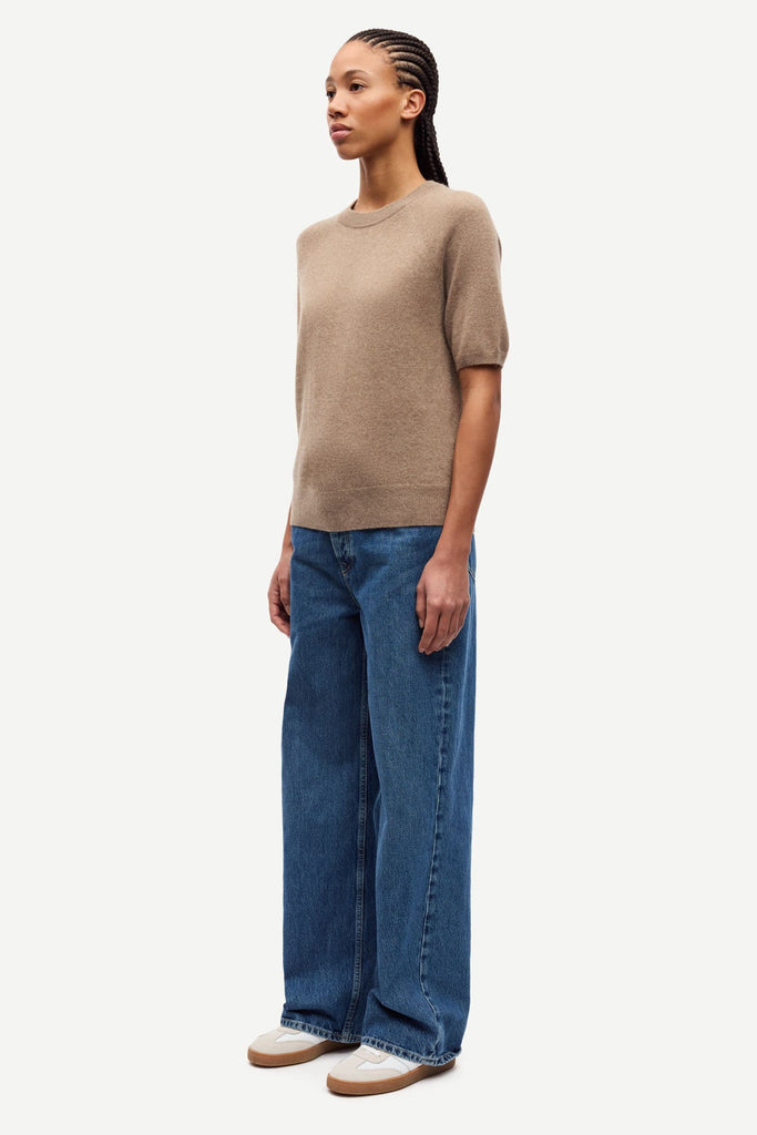 From the brand Samsøe Samsøe Women's Saboston T-Shirt in Nature Taupe - abigail fashion