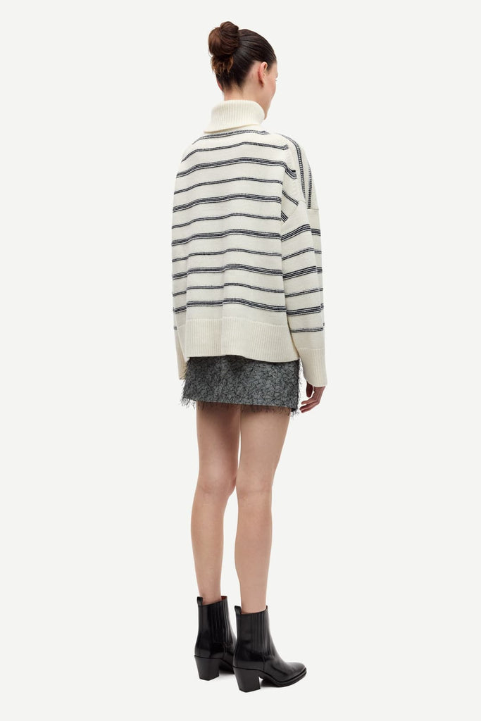 From the brand Samsøe Samsøe Women's Sakeiku Turtle Neck Sweater in Clear Cream Striped - abigail fashion