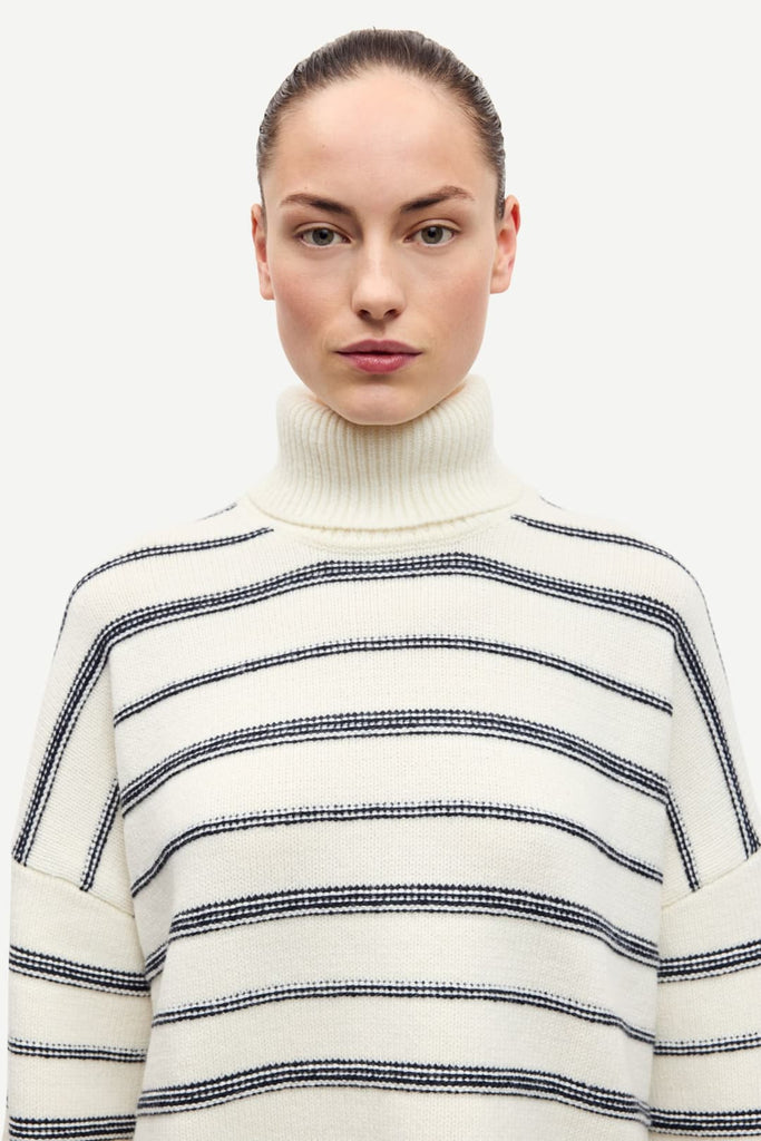 From the brand Samsøe Samsøe Women's Sakeiku Turtle Neck Sweater in Clear Cream Striped - abigail fashion