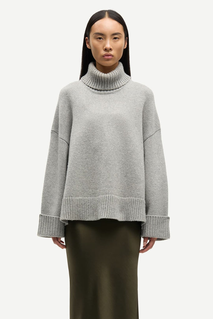 From the brand Samsøe Samsøe Women's Sakeiku Turtle Neck Sweater in Grey Mel. - abigail fashion