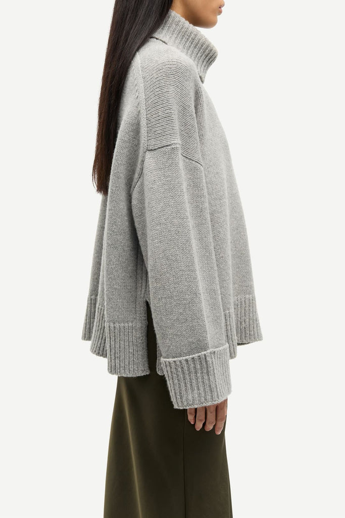 From the brand Samsøe Samsøe Women's Sakeiku Turtle Neck Sweater in Grey Mel. - abigail fashion
