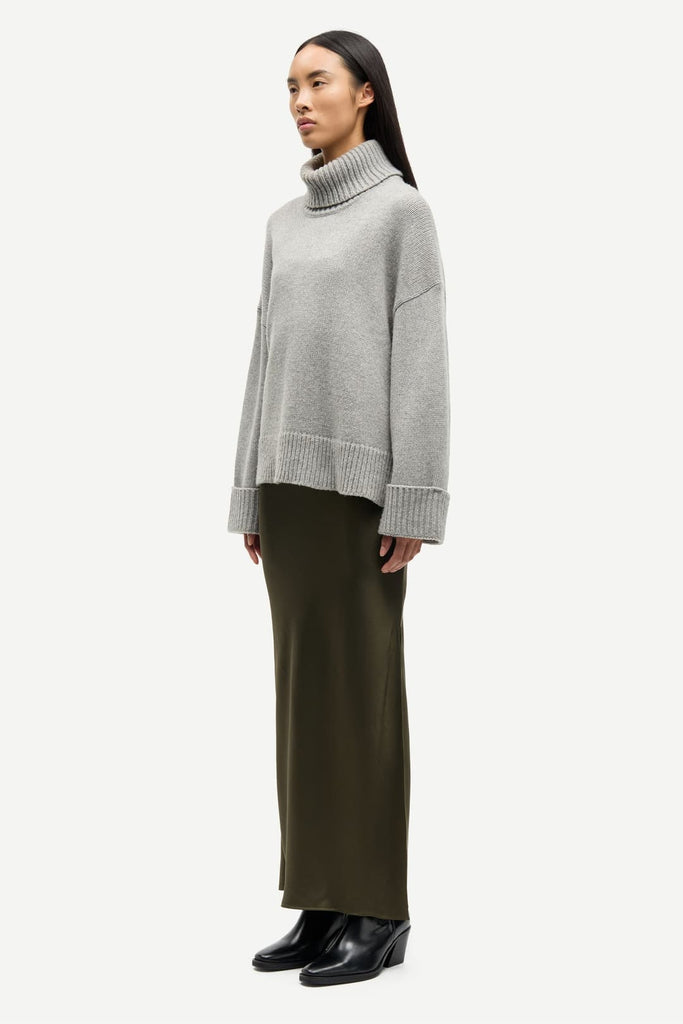 From the brand Samsøe Samsøe Women's Sakeiku Turtle Neck Sweater in Grey Mel. - abigail fashion