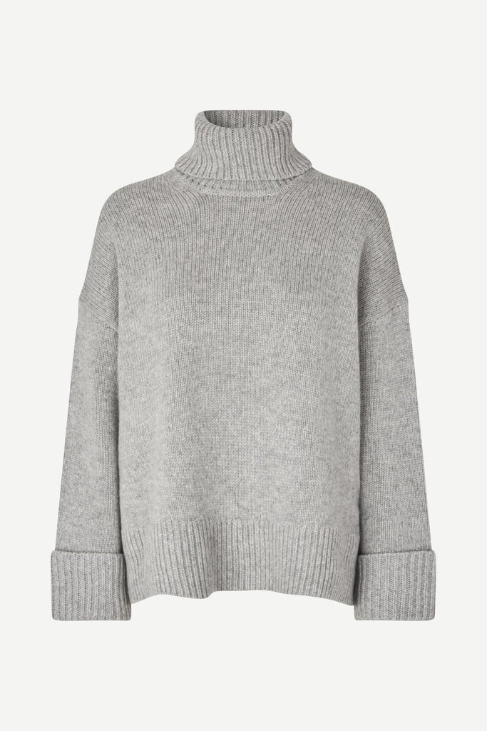 From the brand Samsøe Samsøe Women's Sakeiku Turtle Neck Sweater in Grey Mel. - abigail fashion