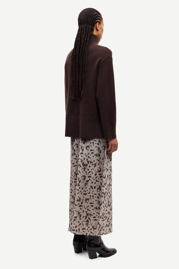 From the brand Samsøe Samsøe Women's Samartina Turtleneck Sweater in Black Coffee - abigail fashion