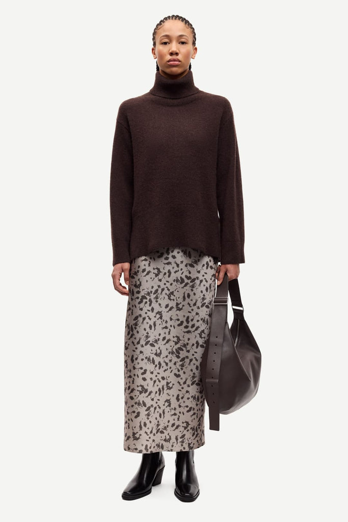 From the brand Samsøe Samsøe Women's Samartina Turtleneck Sweater in Black Coffee - abigail fashion