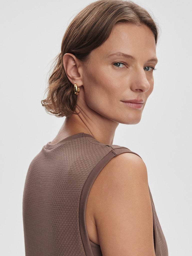 From the brand Varley Women's Page Seamless Crop Tank in Deep Taupe - abigail fashion